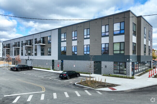 Building Photo - Lore