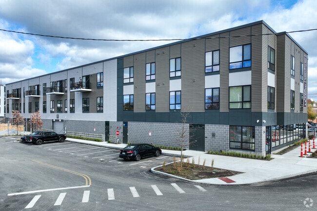 Building Photo - Lore