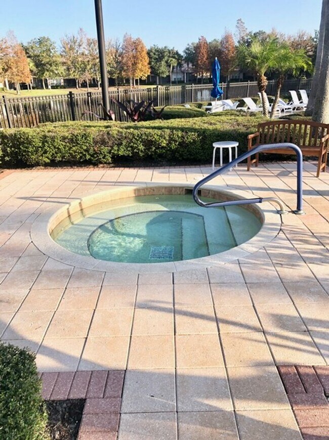 Foto del edificio - 8300 Portofino Drive, Unit 305, Davenport,...