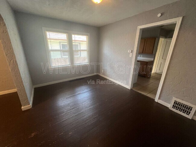 Foto del edificio - 5318 Winthrop Ave