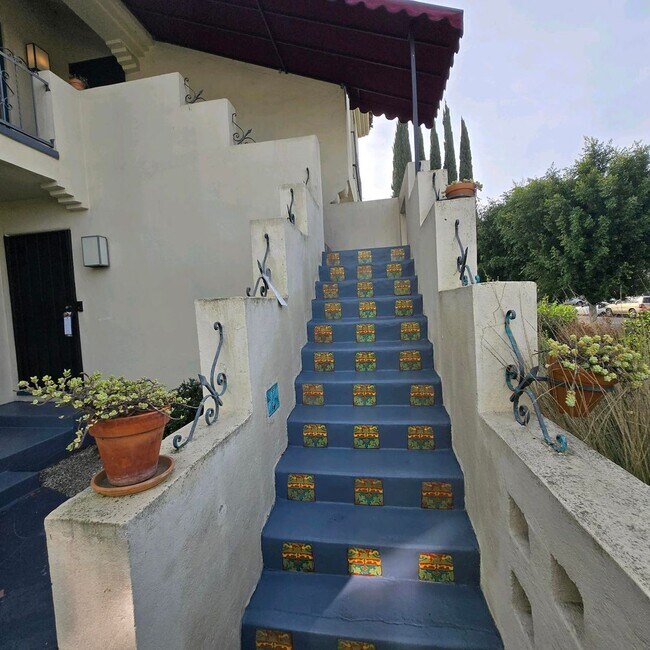 Foto del edificio - Large upper 2-bedroom Duplex Fairfax area