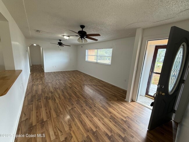 Building Photo - 5425 Country Ln