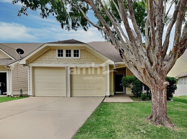 Building Photo - 210 Hilltop Dr
