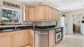 Building Photo - 3 br, 2 bath House - 2632 NE 30th St