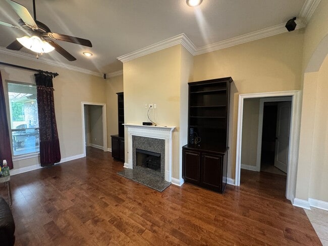 Building Photo - Large and in Charge!! Gated community close to Barksdale Air Force Base.