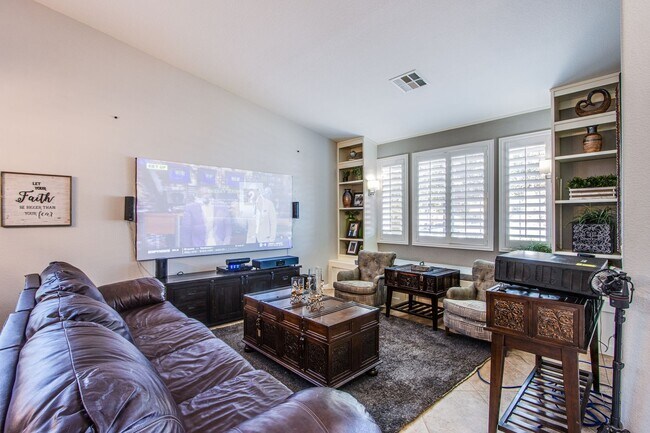 Foto del edificio - Beautiful 4 bed 2 bath home located in Cen...