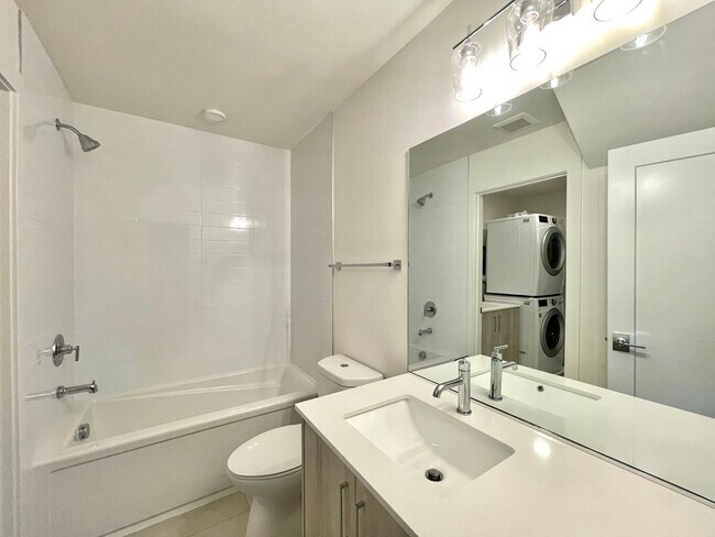 Building Photo - Great Townhome for rent