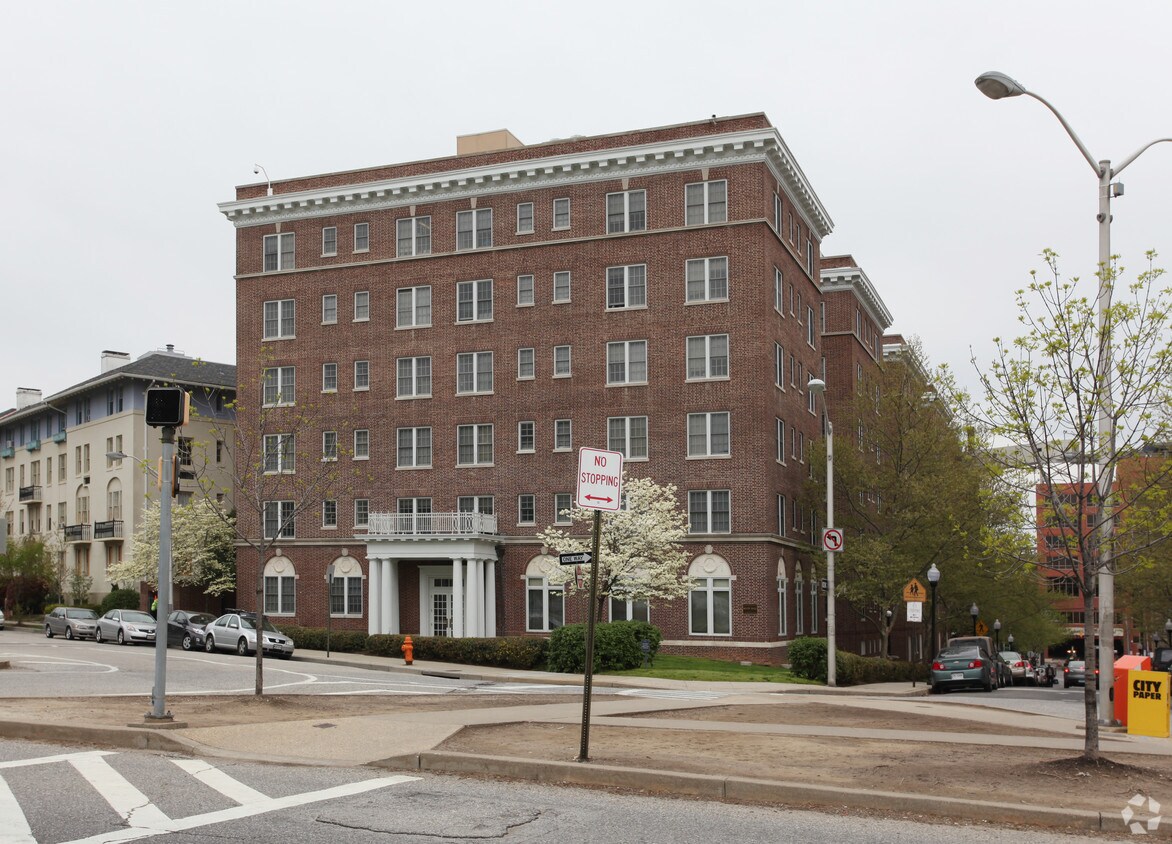 Foto principal - McCoy Hall