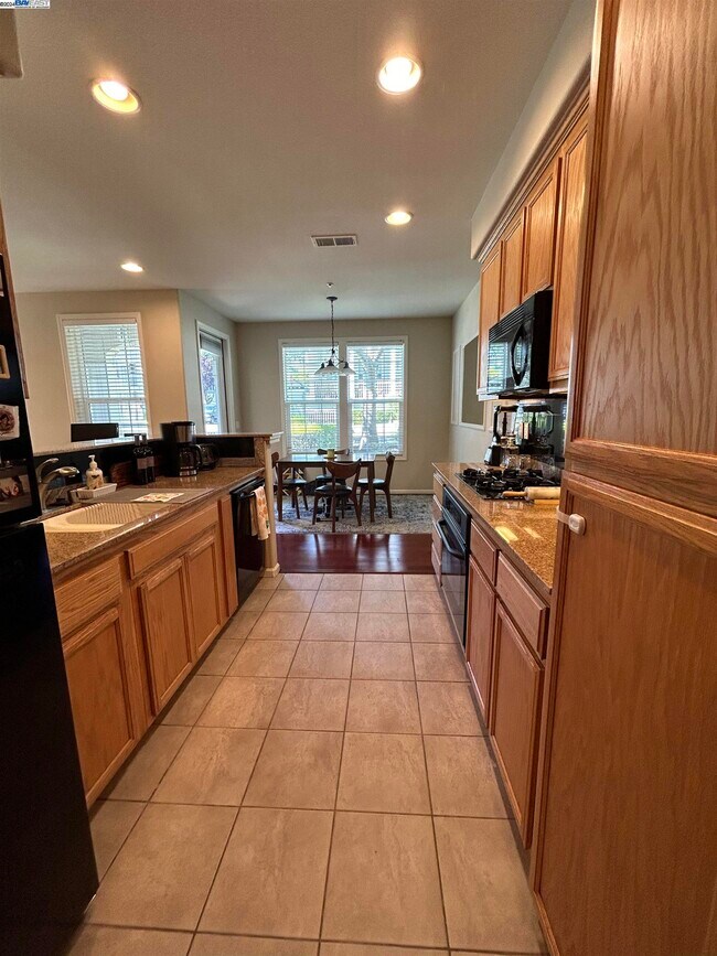 Building Photo - 3649 Whitworth Dr