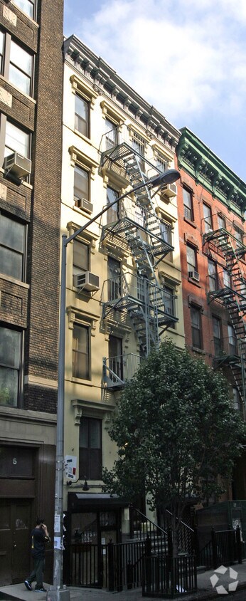 Building Photo - 7 E Third St