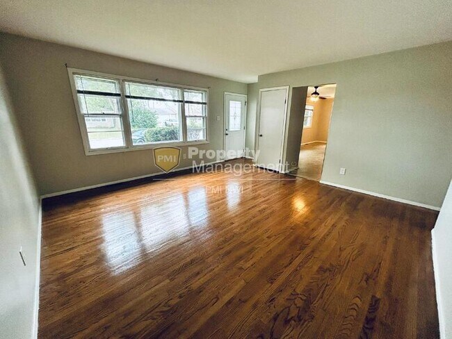 Building Photo - 398 Raritan Dr
