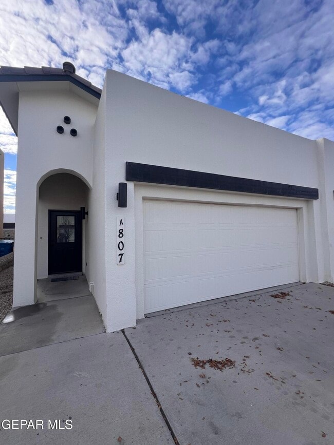 Building Photo - 807 HC Gilbert Minjares Dr