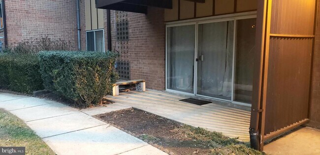 Foto del edificio - 10028 Mosby Woods Dr