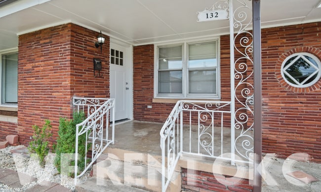 Photo - 132 W Jarman Dr House