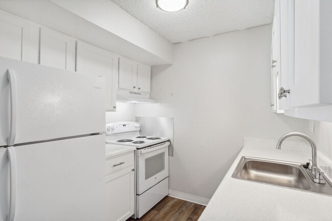 1BD 1BA - 610SF - Ralston Park Apartments