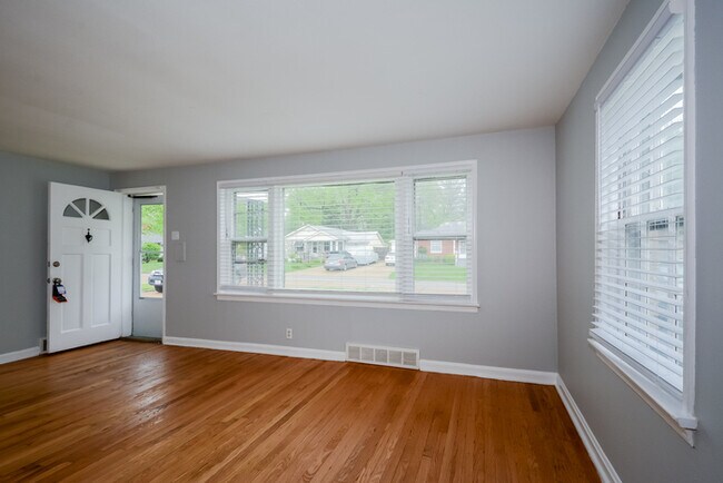 Building Photo - Fantastic 2bd/1ba home! Let yourself in!