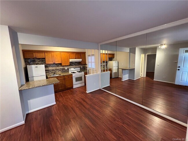 Building Photo - 1415 Nepperhan Ave