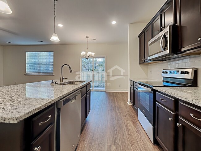Building Photo - 1813 Produce Ln