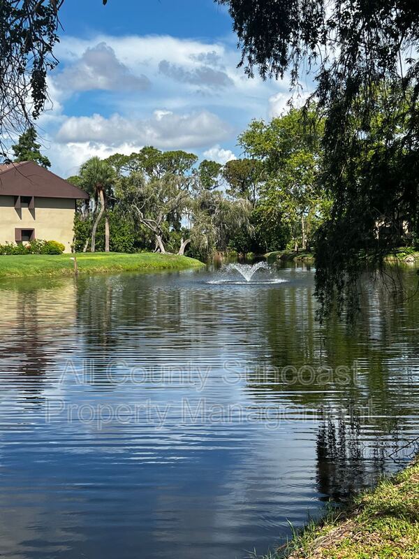 Foto del edificio - 796 Village Lake Terrace