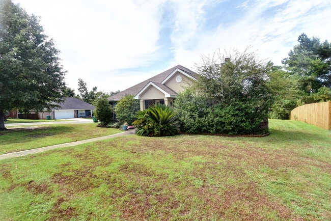 Building Photo - 15065 Warren Dr