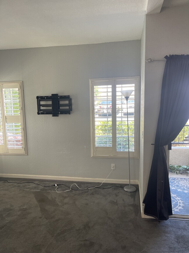 Building Photo - 309 Beachcomber Dr E