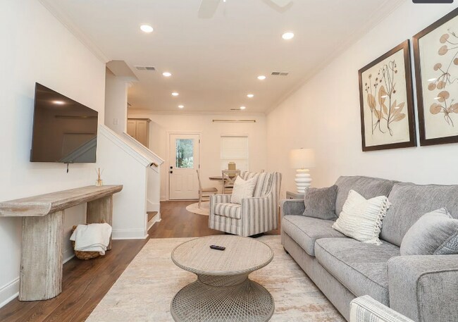 Building Photo - 510 Meadowcrest Dr