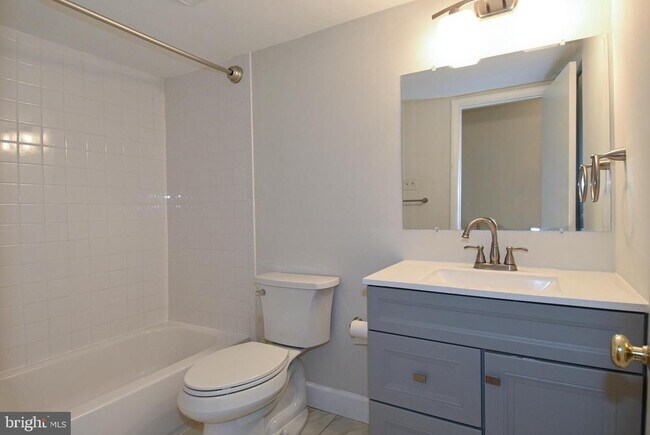 Foto del edificio - 3302 Woodburn Village Dr