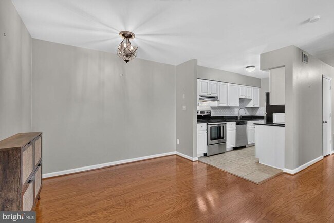 Foto del edificio - 8358 Dunham Ct