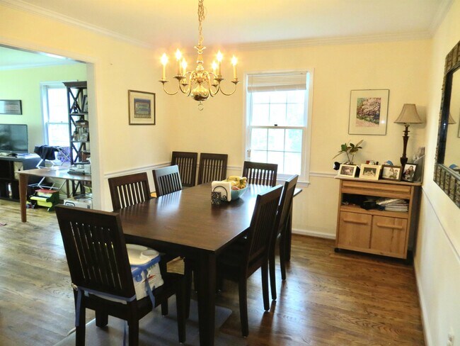 Foto del edificio - 9811 Hollow Glen Pl