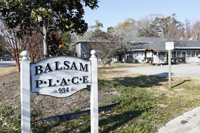 Building Photo - Balsam Place