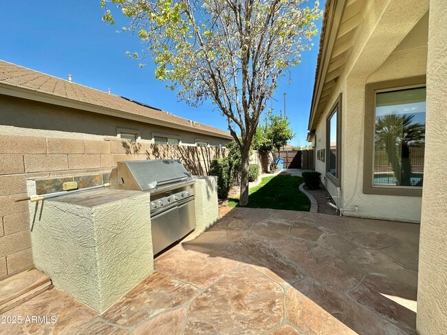Building Photo - 6562 S Crestview Dr