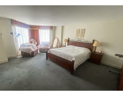 Foto del edificio - 75-83-83 Cambridge Pkwy