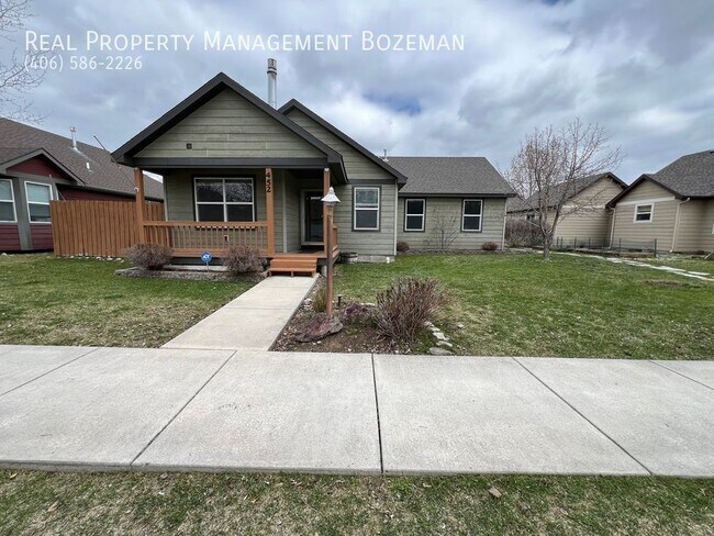 Building Photo - 4 bed 3 bath (+storage room) on charming W...