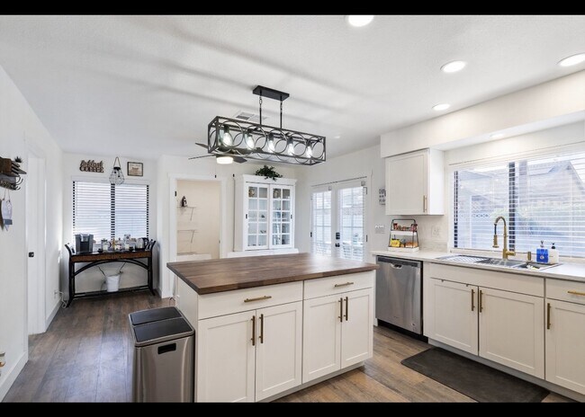 Building Photo - Fully Furnished Executive Rental in Las Vegas | Adjacent to Premier Golf Course | Pre-Leasing for...