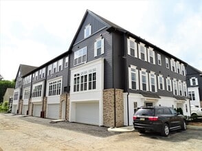 Building Photo - 320 Mayer Pl