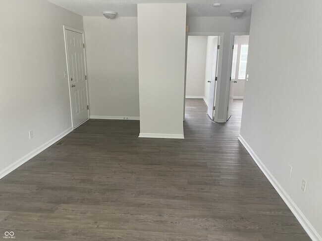 Foto del edificio - 421 Lark Ct