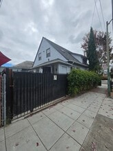 Building Photo - 1302 E 19th St
