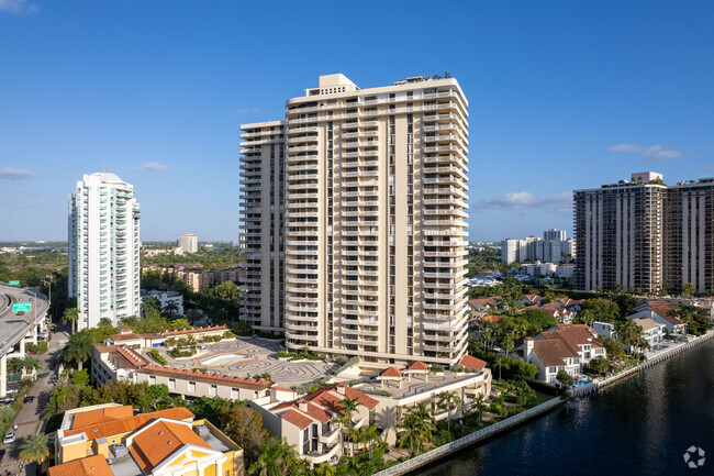 Building Photo - Turnberry Towers