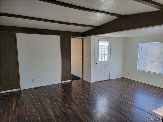 Building Photo - 2030 Swan Cove N