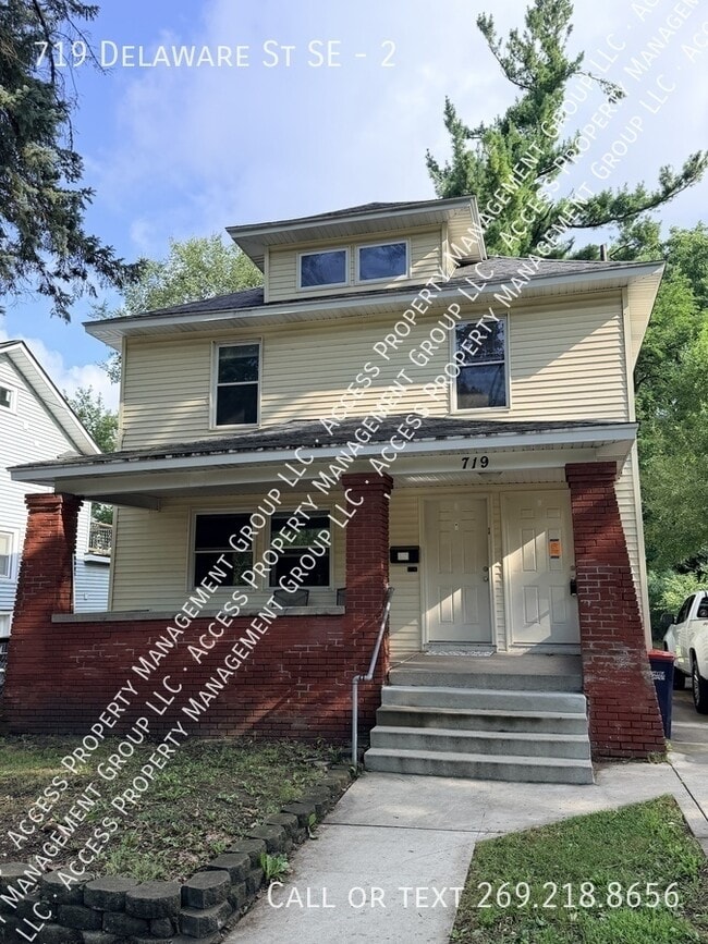 Building Photo - 719 Delaware St SE