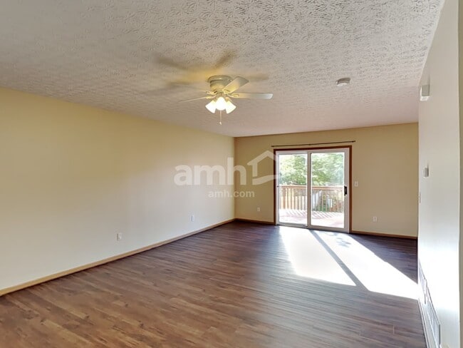 Foto del edificio - 7337 Kenmare Dr