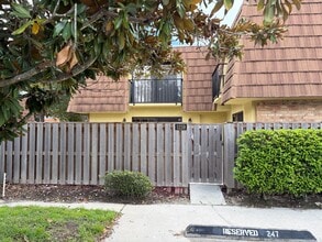 Building Photo - 5259 Brook Ct
