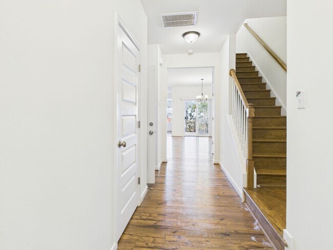 Foto del edificio - 6600 Wy Pt Dr