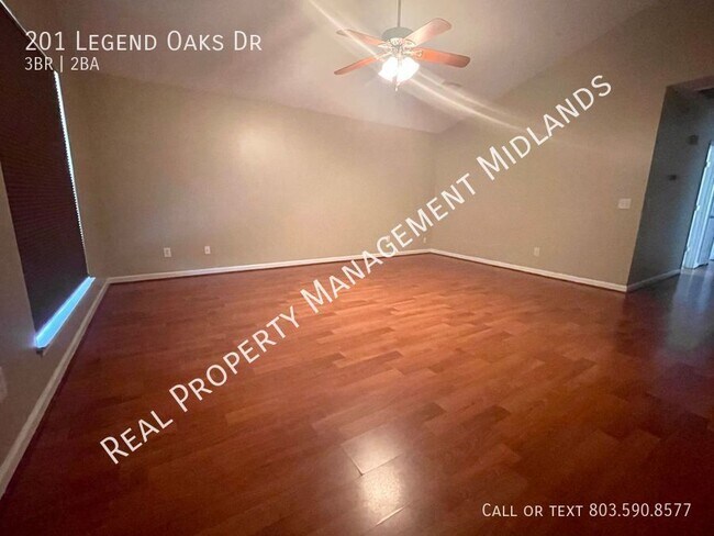 Foto del edificio - 201 Legend Oaks Dr
