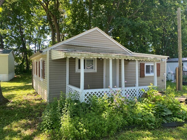 Building Photo - 8486 W Bergen Rd