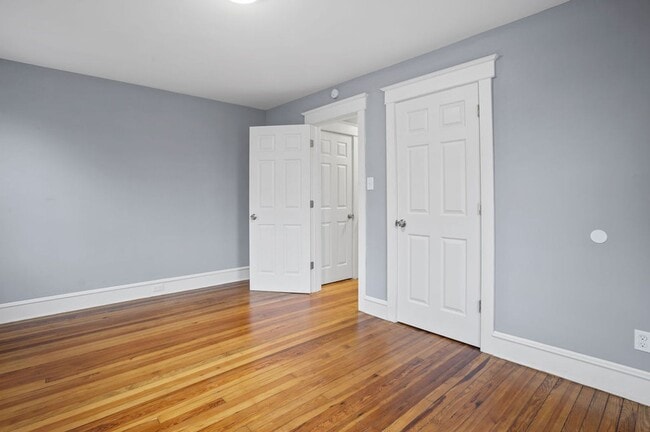 Foto del edificio - FIRST MONTH FREE* Large Twin Home! One (1) Car Garage, W/D Hookups in basement, Stainless Applian...