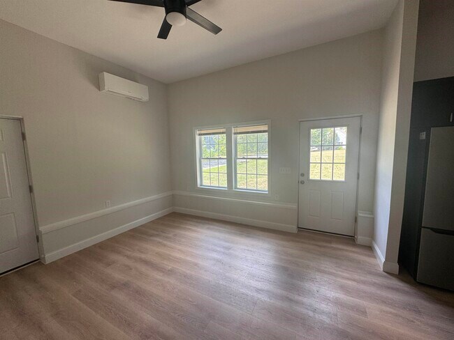 Foto del edificio - 3360 Lafayette Rd