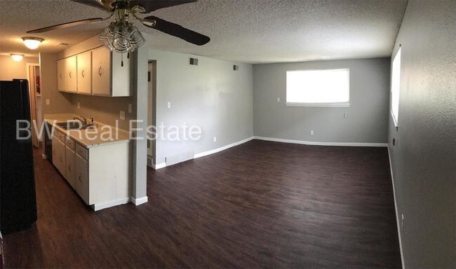 Building Photo - 190 E Highline Cir