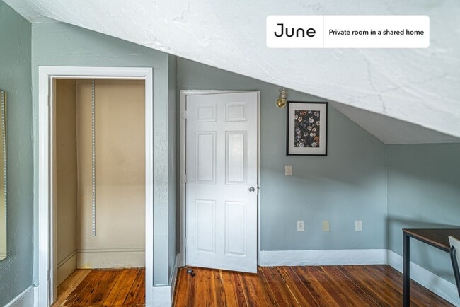 Building Photo - Room in Shared 6 bed/2 bath home in Allston