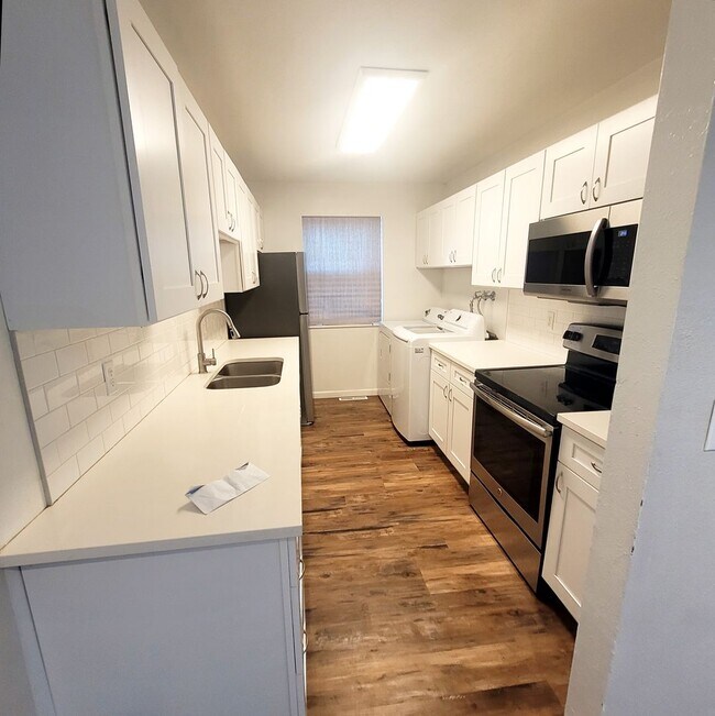 Foto del edificio - Westdale Townhomes